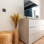 New Stylish Beachside 2br With Pool And Garage アパート エステポナ