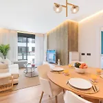 New Stylish Beachside 2br With Pool And Garage エステポナ