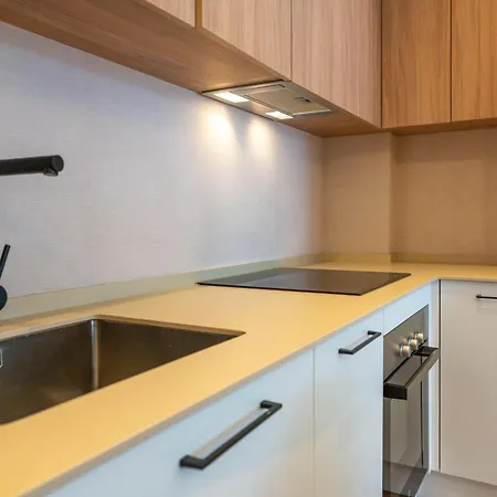 New Stylish Beachside 2br With Pool And Garage