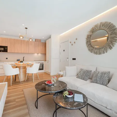 Lejlighed New Stylish Beachside 2br With Pool And Garage Estepona