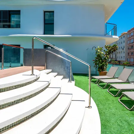 New Stylish Beachside 2br With Pool And Garage アパート